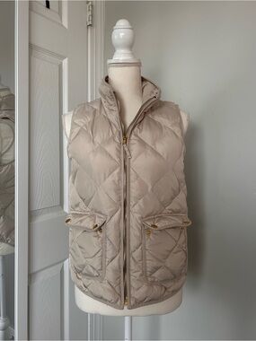 Woolrich Quilted Beige Sleeveless Puffer Vest